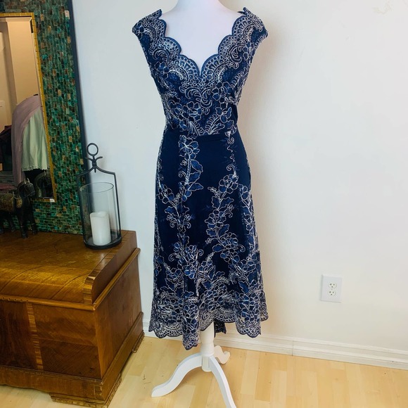 City Goddess London Embroidered Lace Midi Bardot Dip Hem Dress Formal Navy Sz 10 - Picture 2 of 15